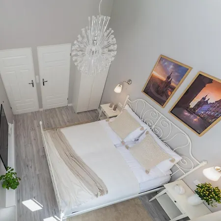 Loreto 1 By Cozyplace Apartment